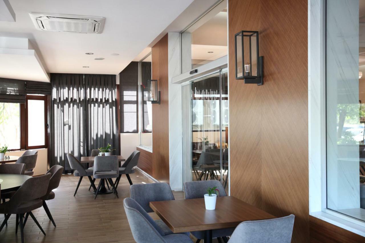 克里斯和夏娃庄园酒店 科莫蒂尼 外观 照片